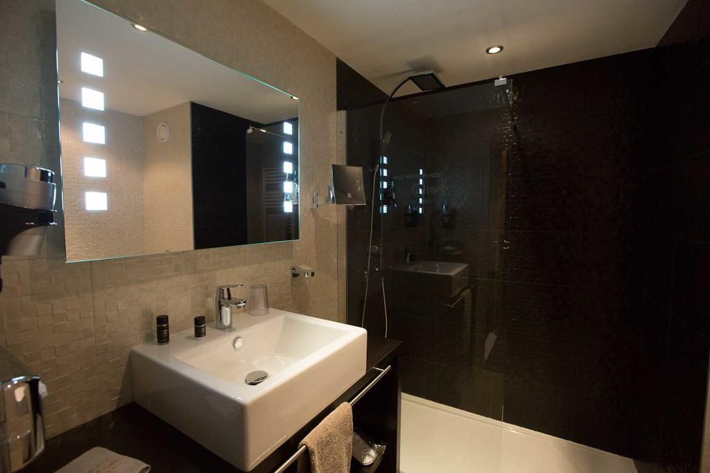 Le Colisée Hotel&Spa Saint-Herblain Habitación foto