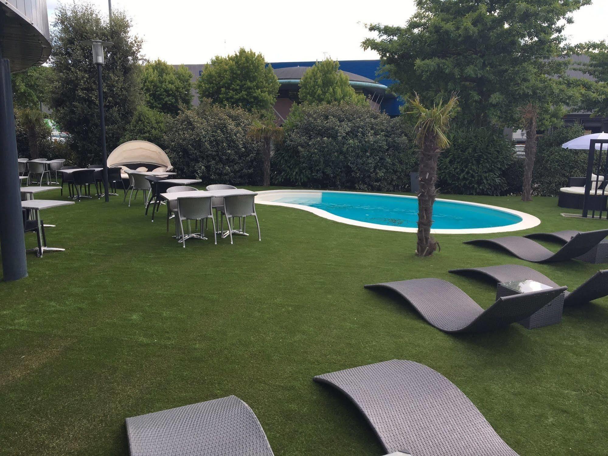 Le Colisée Hotel&Spa Saint-Herblain Exterior foto